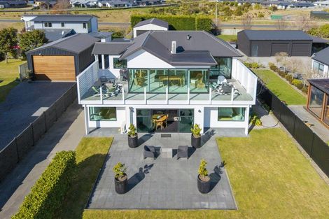 Photo of property in 20 Pukenamu Road, Rainbow Point, Taupo, 3330