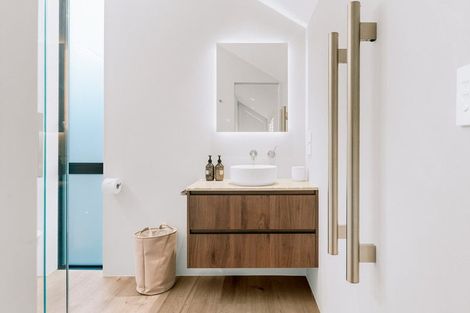 Photo of property in 124 Marine Parade, Mount Maunganui, 3116