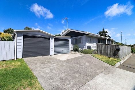 Photo of property in 2 Rangiora Street, Castlecliff, Whanganui, 4501