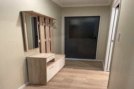 Photo of property in 3 Oswald Close, Flat Bush, Auckland, 2016