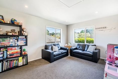 Photo of property in 9 Namsan Close, Fairview Heights, Auckland, 0632