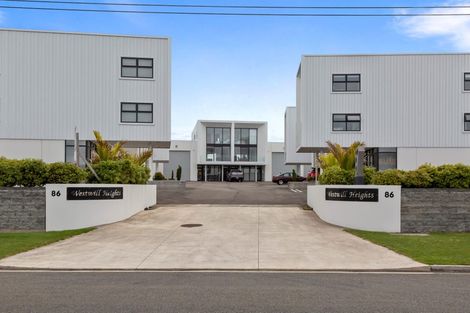 Photo of property in 2/86 Hurlstone Drive, Waiwhakaiho, New Plymouth, 4312