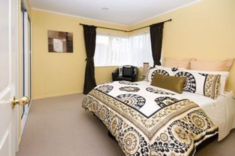 Photo of property in 1 Jay Court, Botany Downs, Auckland, 2010