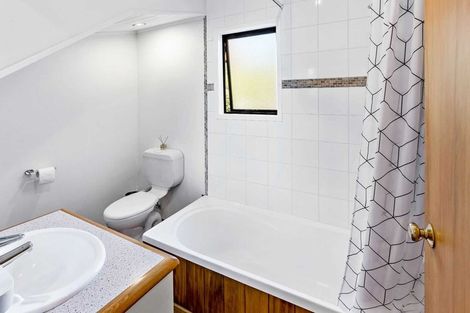 Photo of property in 131 Edmonton Road, Te Atatu South, Auckland, 0610