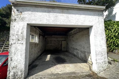 Photo of property in 9 Hungerford Road, Lyall Bay, Wellington, 6022