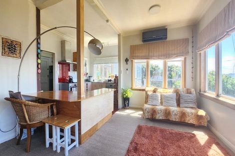 Photo of property in 104 Nicholson Road, Khandallah, Wellington, 6035