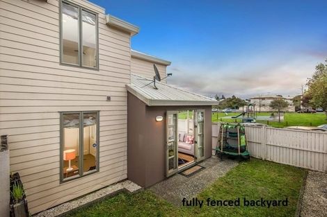 Photo of property in 37 Verdale Circle, Glen Eden, Auckland, 0602