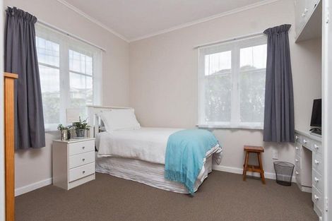 Photo of property in 60 Uxbridge Road, Mellons Bay, Auckland, 2014