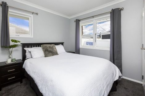 Photo of property in 2/15 Lane Street, Wallaceville, Upper Hutt, 5018