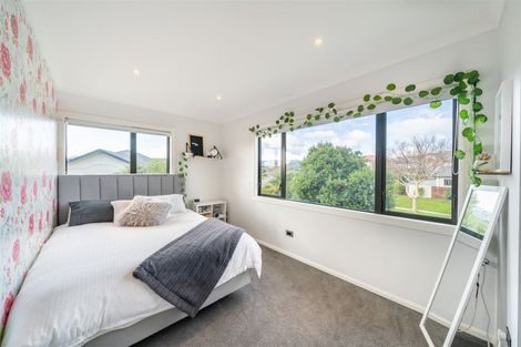 Photo of property in 70 Samwell Drive, Whitby, Porirua, 5024