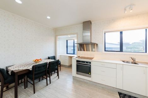 Photo of property in 16 Saint Albans Avenue, Hokowhitu, Palmerston North, 4410