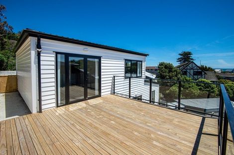 Photo of property in 6a Grays Road, Plimmerton, Porirua, 5026