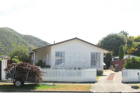 Photo of property in 22 Turon Crescent, Totara Park, Upper Hutt, 5018