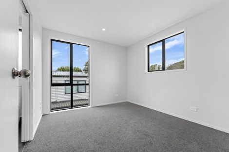 Photo of property in 66e Royal View Road, Te Atatu South, Auckland, 0610