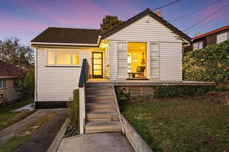 Photo of property in 12 Arahoe Road, New Lynn, Auckland, 0600