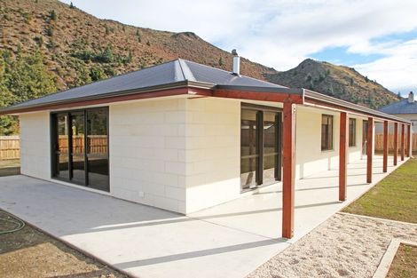 Photo of property in 8 Ranfurly Street, Kurow, 9435