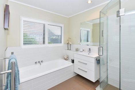 Photo of property in 70 Charles Prevost Drive, The Gardens, Auckland, 2105