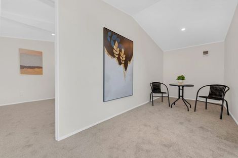 Photo of property in 30 Becker Drive, Weymouth, Auckland, 2103
