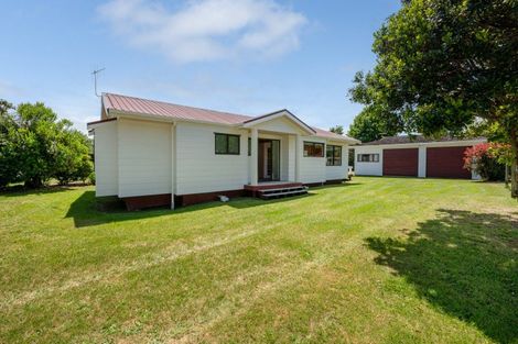Photo of property in 16 Irwin Place, Kinloch, Taupo, 3377