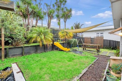 Photo of property in 2/55 Chislehurst Street, Henderson, Auckland, 0612