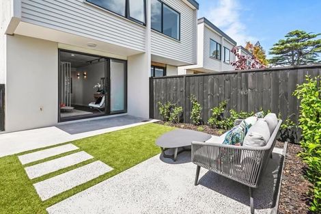 Photo of property in 5/4165 Great North Road, Glen Eden, Auckland, 0602