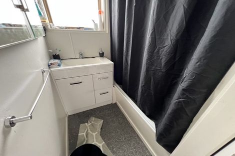 Photo of property in 2/34 Sabulite Road, Kelston, Auckland, 0602