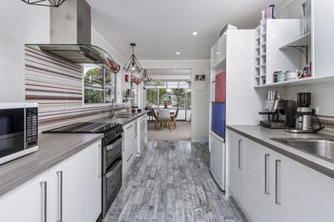 Photo of property in 80 Weatherly Road, Torbay, Auckland, 0630