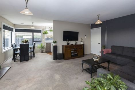 Photo of property in 97 Farquhars Road, Redwood, Christchurch, 8051