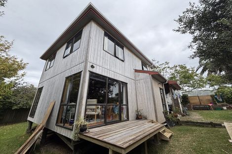 Photo of property in 2/1 Gloria Avenue, Te Atatu Peninsula, Auckland, 0610