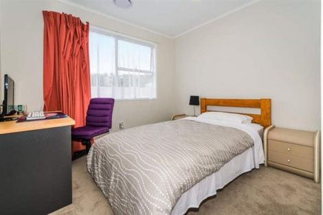 Photo of property in 34 Easton Park Parade, Glenfield, Auckland, 0629