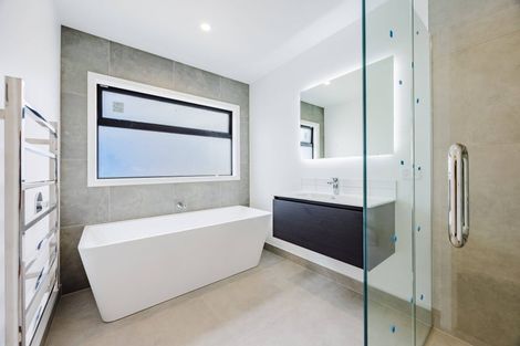 Photo of property in 14 Annie Aranui Drive, Poraiti, 4182