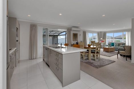 Photo of property in 6 Kamahi Place, One Tree Point, 0118