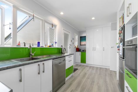 Photo of property in 3 Ruru Crescent, Heretaunga, Upper Hutt, 5018