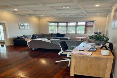 Photo of property in 17 Pakuranga Road, Pakuranga, Auckland, 2010