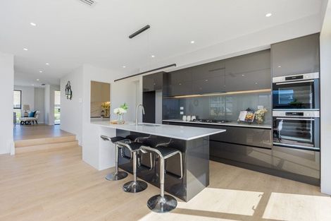 Photo of property in 16 Pekanga Road, Orewa, 0931