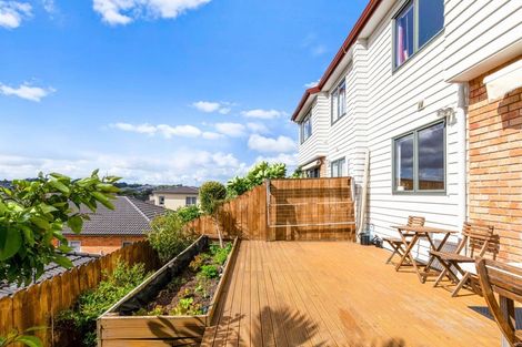 Photo of property in 17/22 Northcross Drive, Oteha, Auckland, 0632