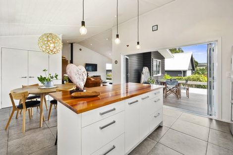 Photo of property in 1 Seagers Close, Kinloch, Taupo, 3377