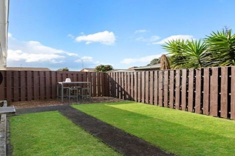 Photo of property in 2/15 Latham Avenue, Pakuranga, Auckland, 2010