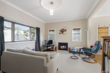 Photo of property in 132 Miromiro Road, Normandale, Lower Hutt, 5010