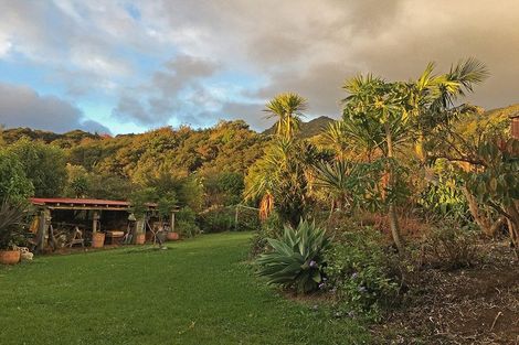 Photo of property in 76 Top Town Place, Coromandel, 3506