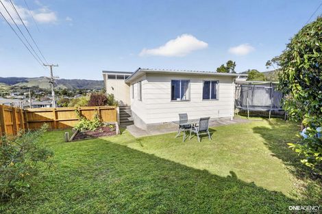 Photo of property in 71 Larsen Crescent, Tawa, Wellington, 5028