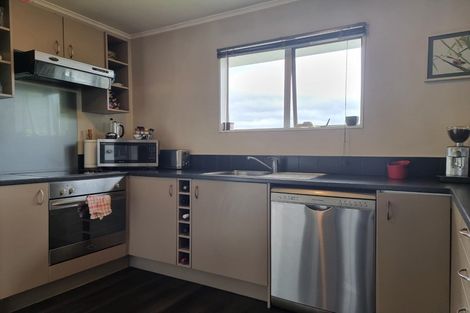 Photo of property in 69a Hartford Crescent, Totara Park, Upper Hutt, 5018