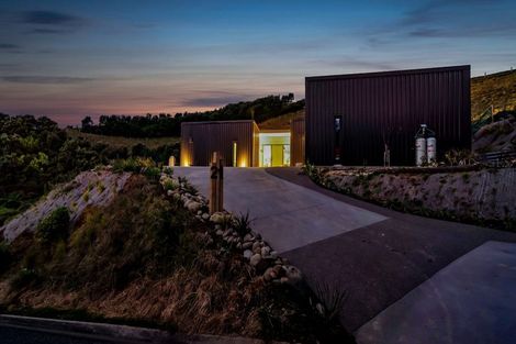 Photo of property in Tapuae, 21 Washer Road, Omata, New Plymouth, 4374