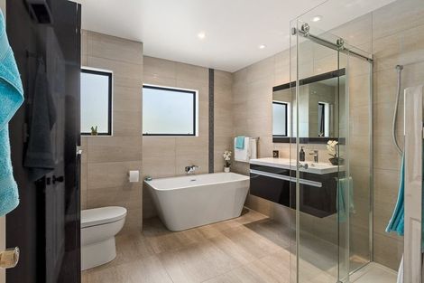 Photo of property in 16 Kahurangi Place, Snells Beach, 0920