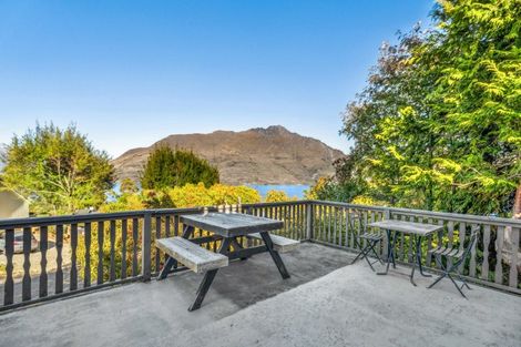 Photo of property in 6b Williams Street, Sunshine Bay, Queenstown, 9300