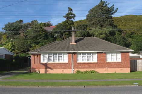 Photo of property in 208 Waddington Drive, Naenae, Lower Hutt, 5011