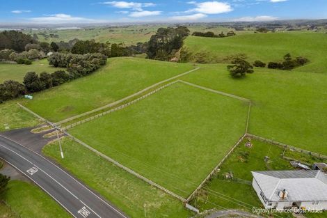 Photo of property in 2586 Awhitu Road, Awhitu, 2684