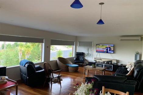 Photo of property in 5 Anchor Place, Beach Haven, Auckland, 0626