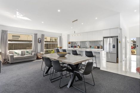 Photo of property in 10 Pimelea Street, Papamoa Beach, Papamoa, 3118