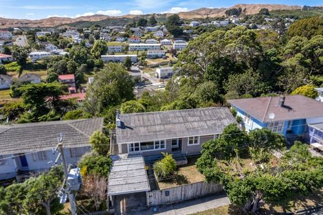 Photo of property in 25 Sievers Grove, Cannons Creek, Porirua, 5024